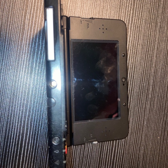 No charger but everything comes as shown and the stick in it - Picture 4 of 7